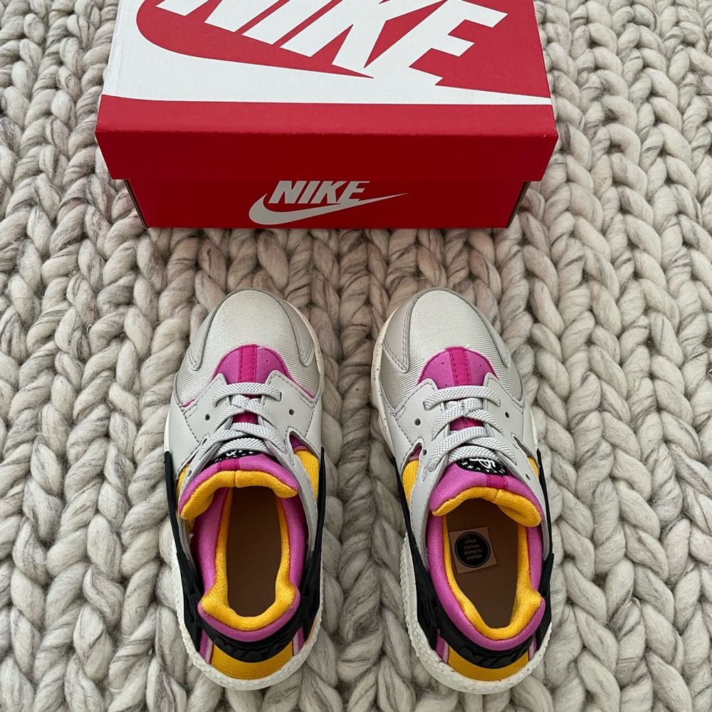Nike kids Huarache run (new with box) size 10C